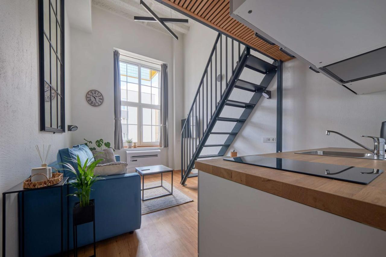 Queen Barbora Central Lofts Каунас Экстерьер фото