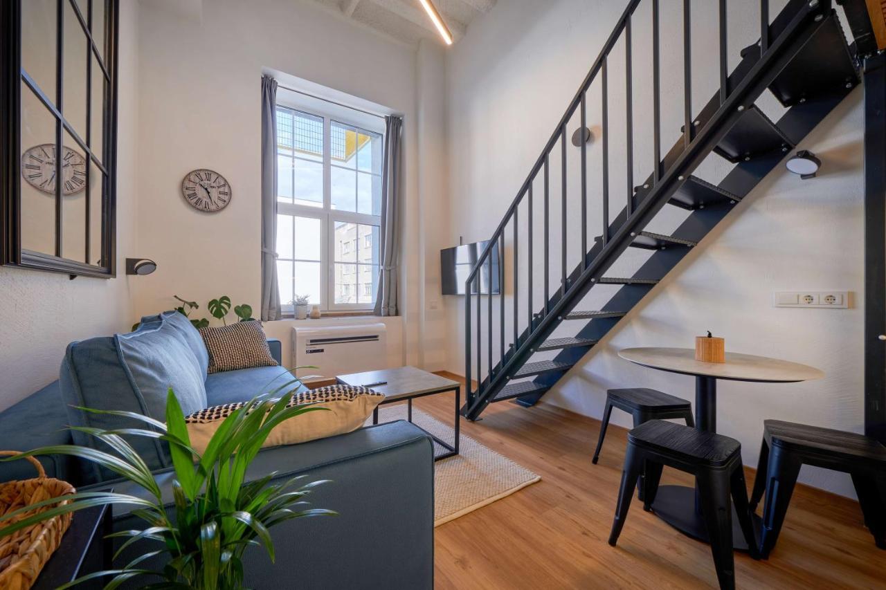 Queen Barbora Central Lofts Каунас Экстерьер фото