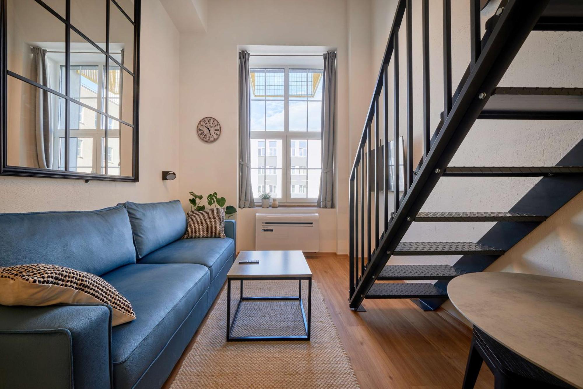 Queen Barbora Central Lofts Каунас Экстерьер фото